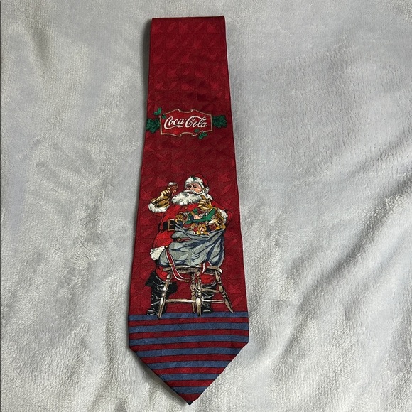 Coca Cola Festive Red Tie with Santa Design - Picture 1 of 3